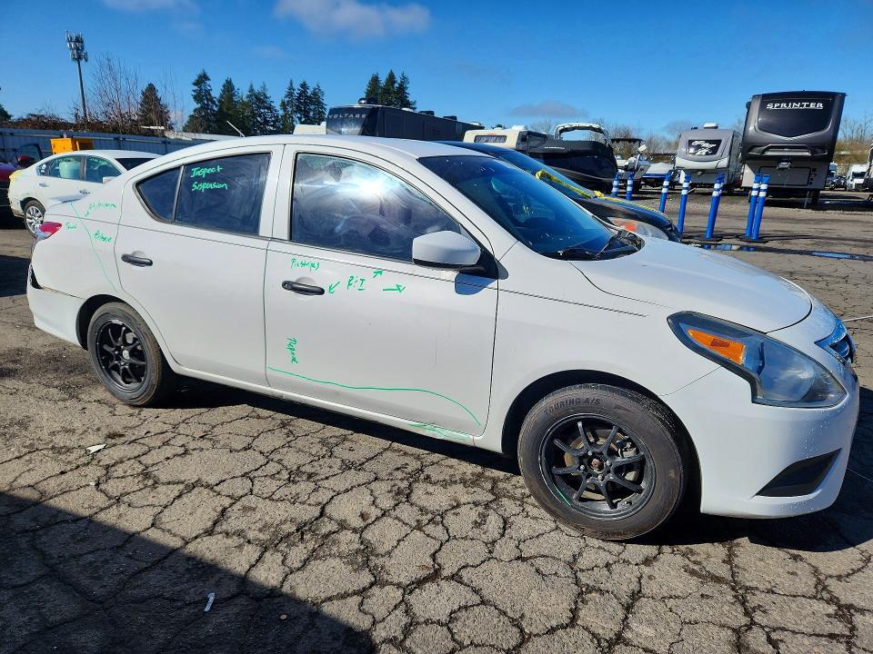 2017 Nissan Versa 1.6 s Plus