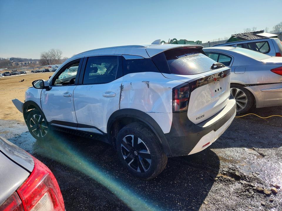 2025 Nissan Kicks sv