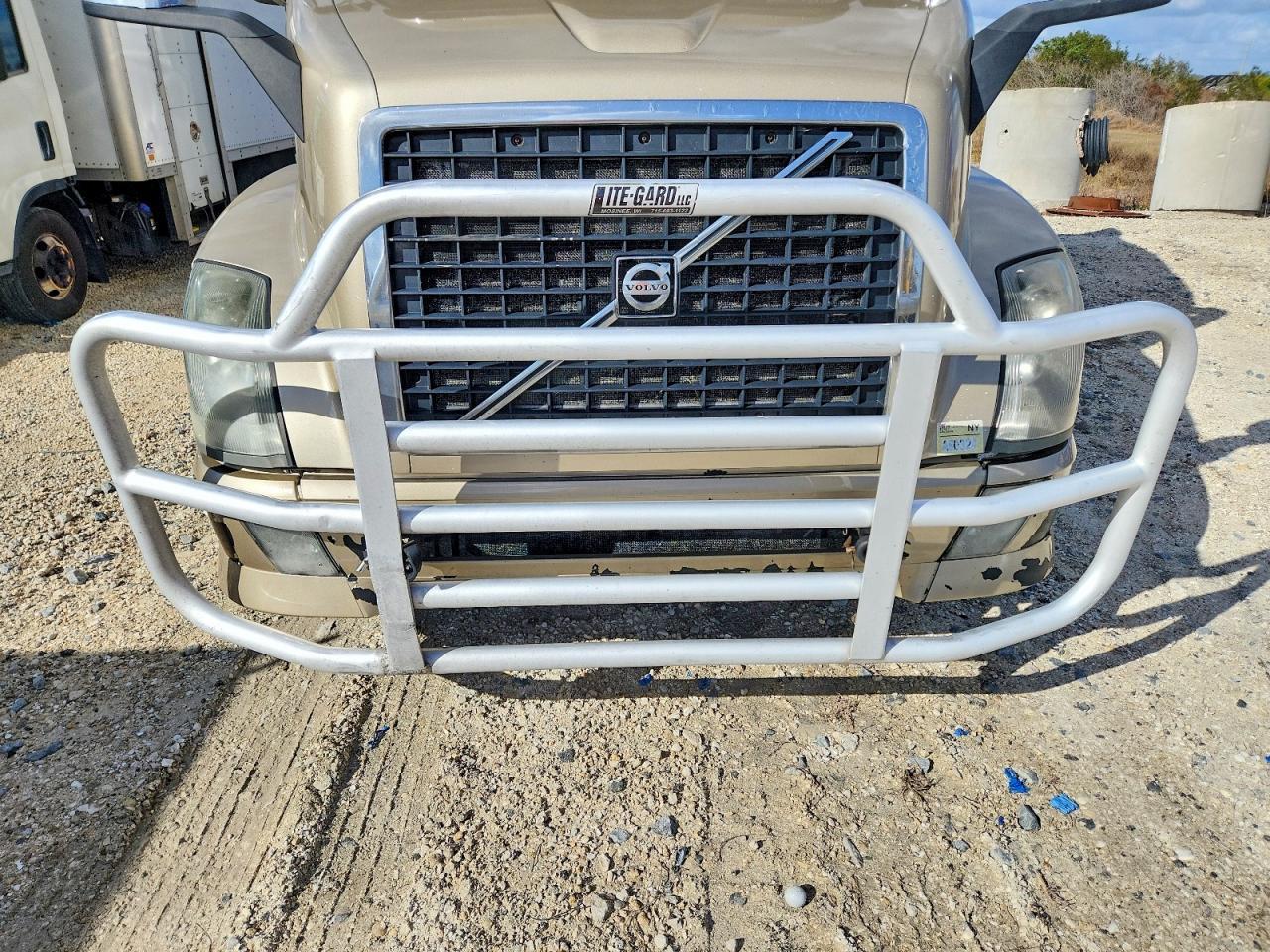 2015 Volvo VNL Semi Truck