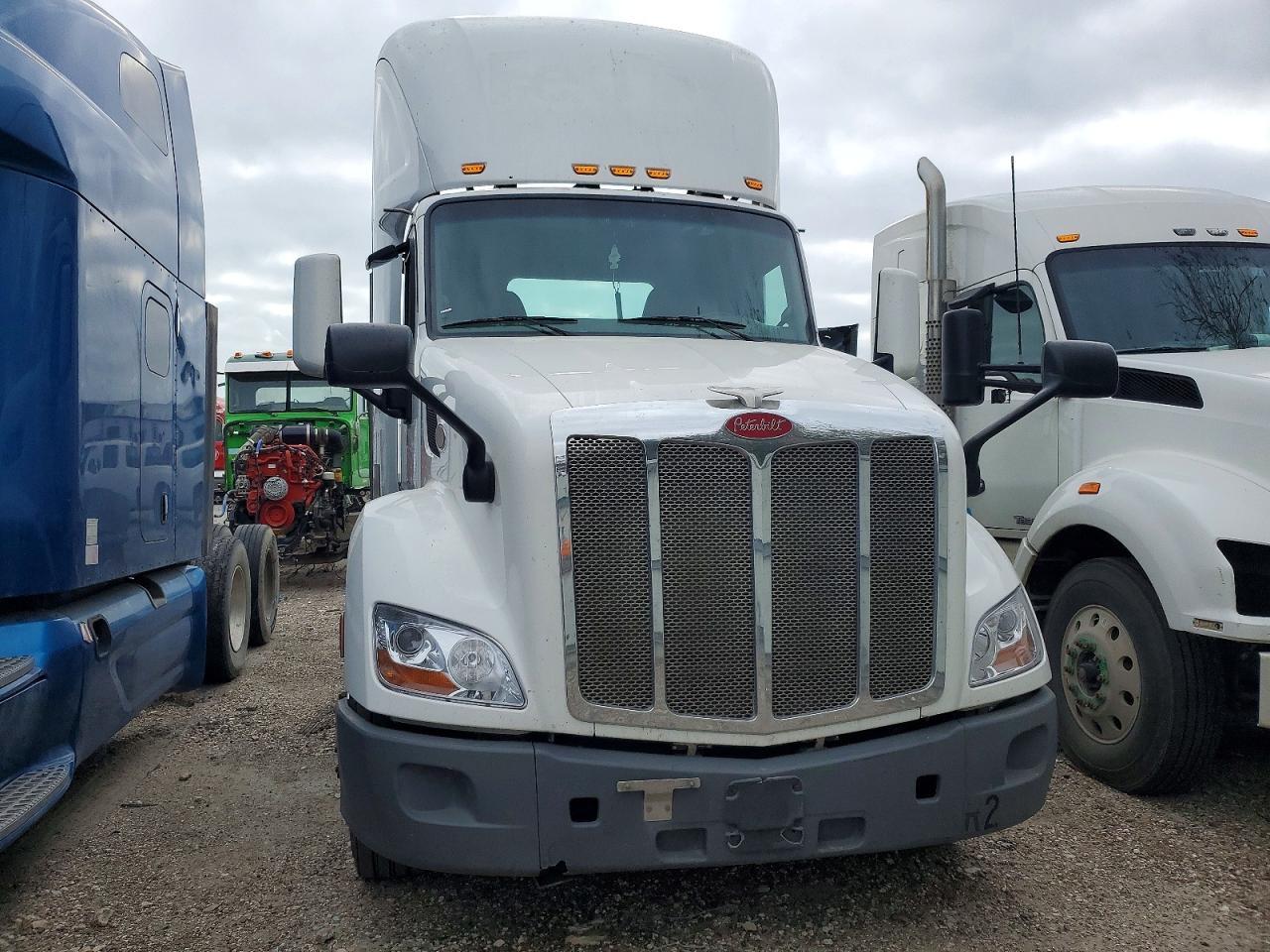 2018 Peterbilt 579 Semi Truck