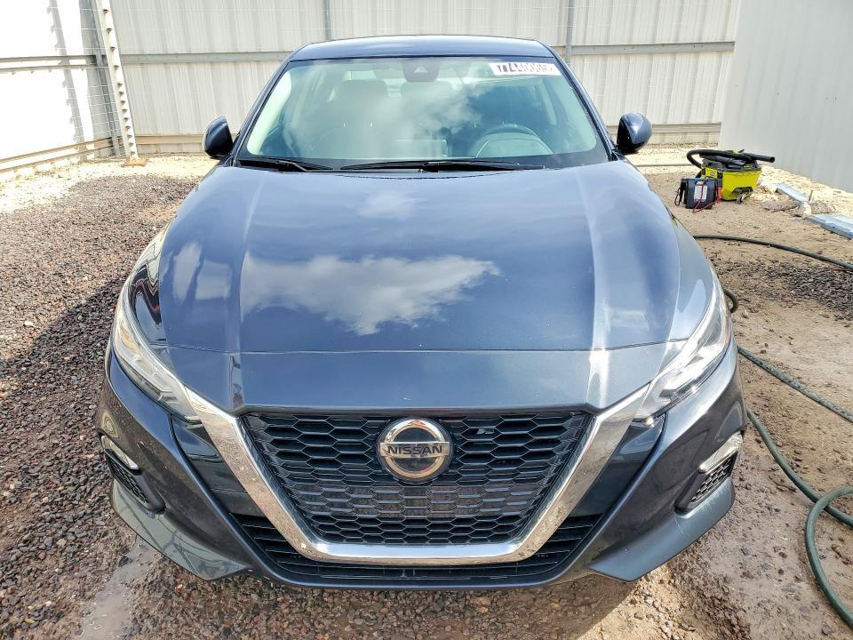 2021 Nissan Altima sv