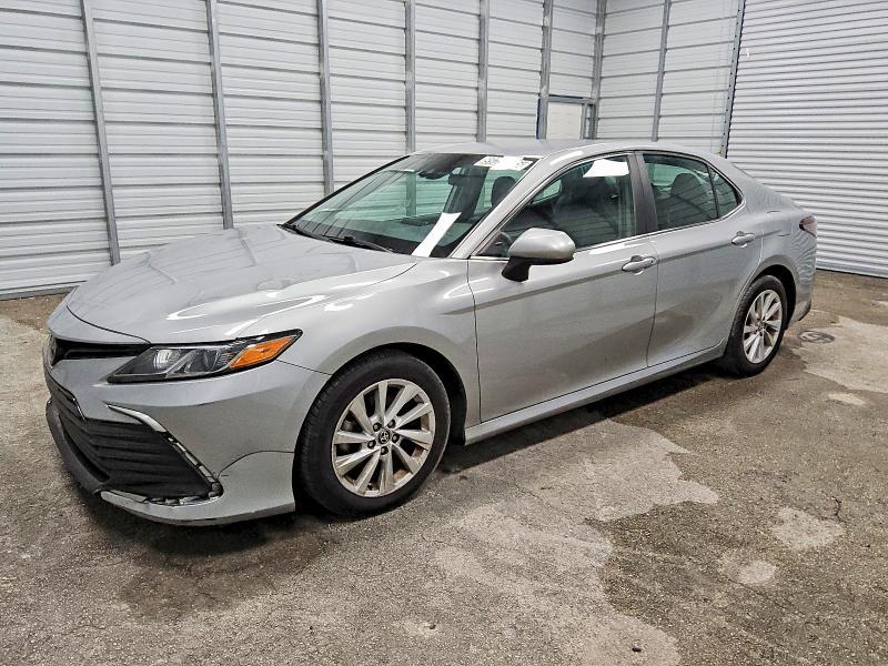 2021 Toyota Camry le