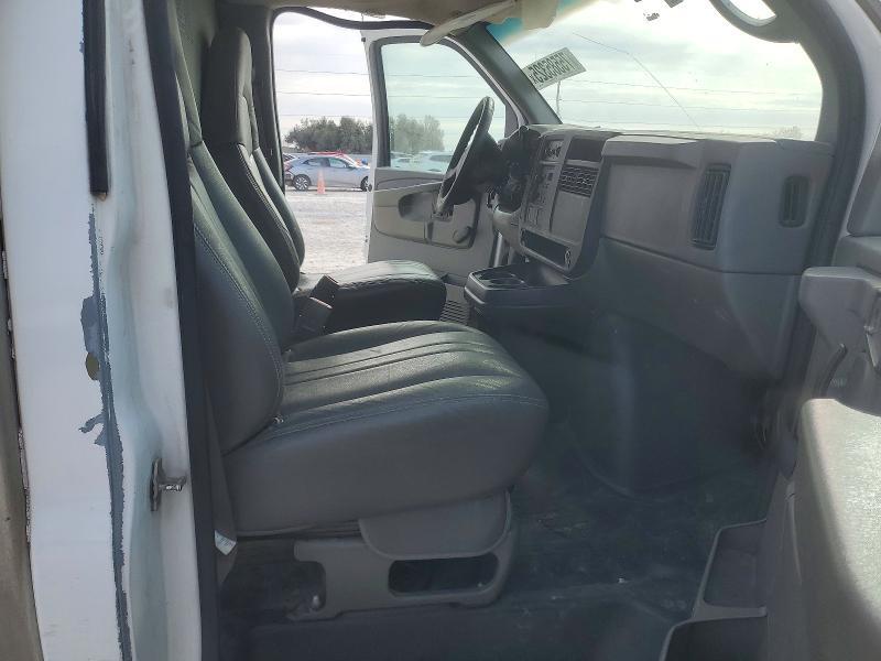 2004 GMC Savana BOX Truck