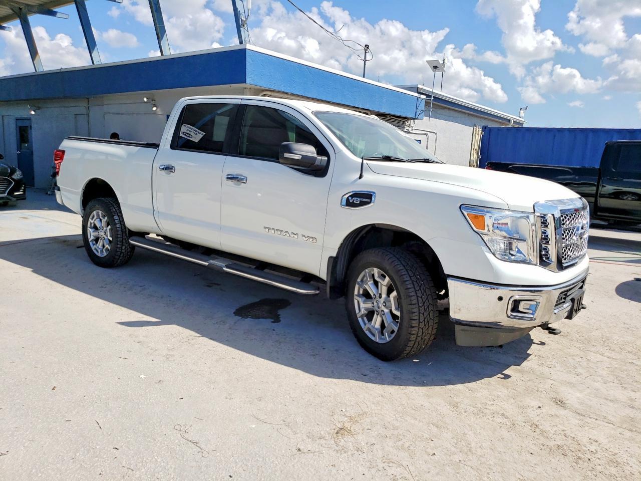 2017 Nissan Titan xd sl