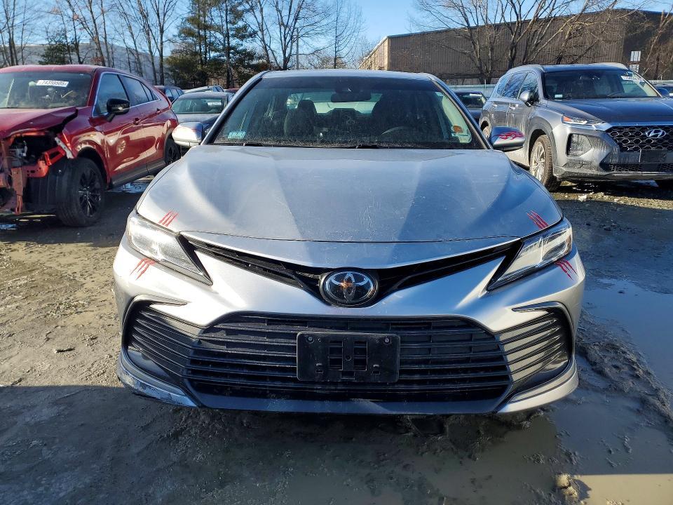 2021 Toyota Camry le