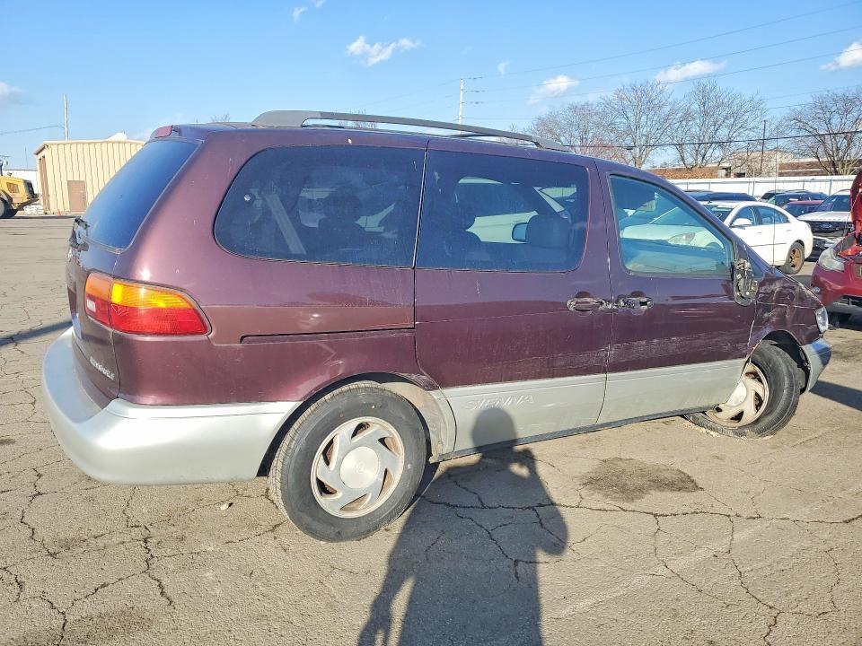 2000 Toyota Sienna xle