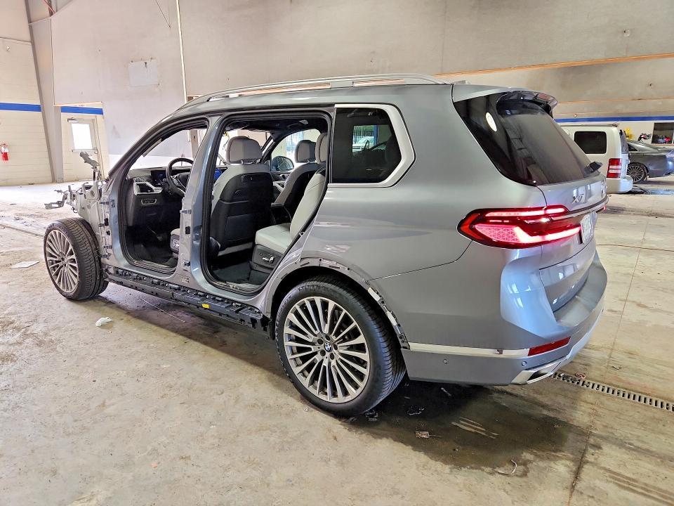 2025 BMW X7 Xdrive40i