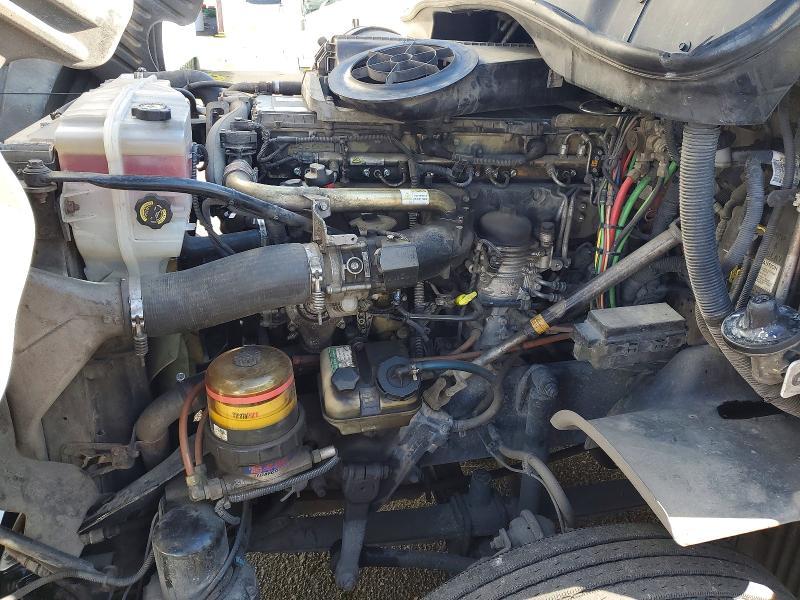 2012 Freightliner Cascadia 1-truck cab and Chassis