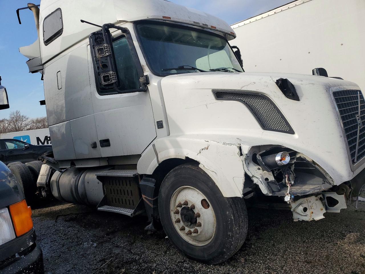 2014 Volvo VNL Semi Truck