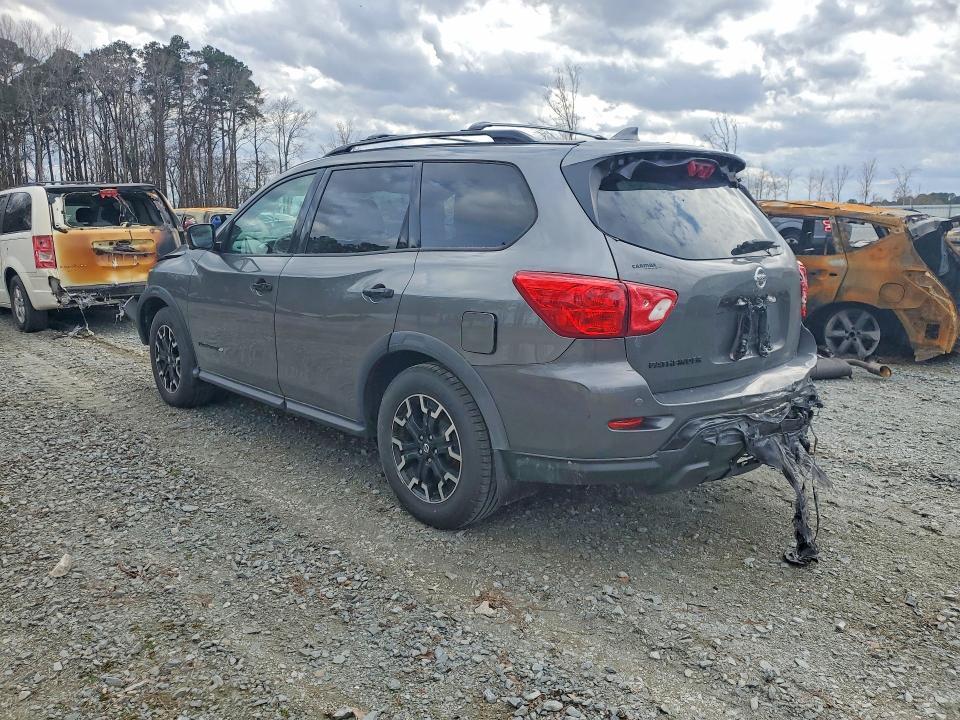 2020 Nissan Pathfinder sl