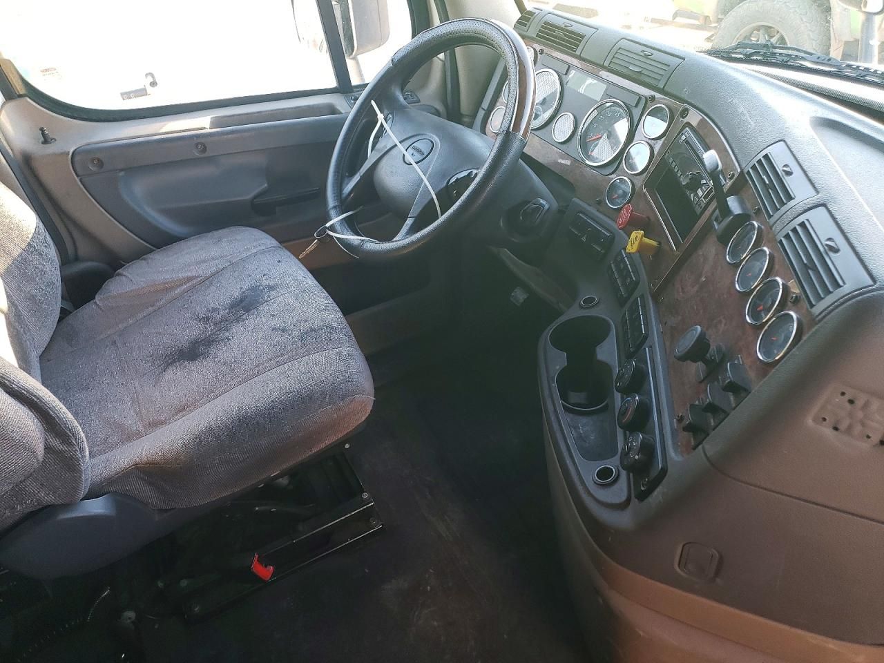 2015 Freightliner Cascadia Semi Truck