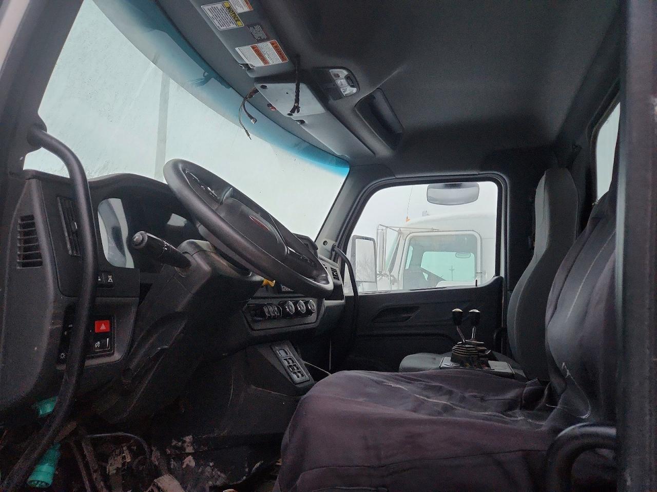 2023 Peterbilt 548 ROLL-OFF Container Truck