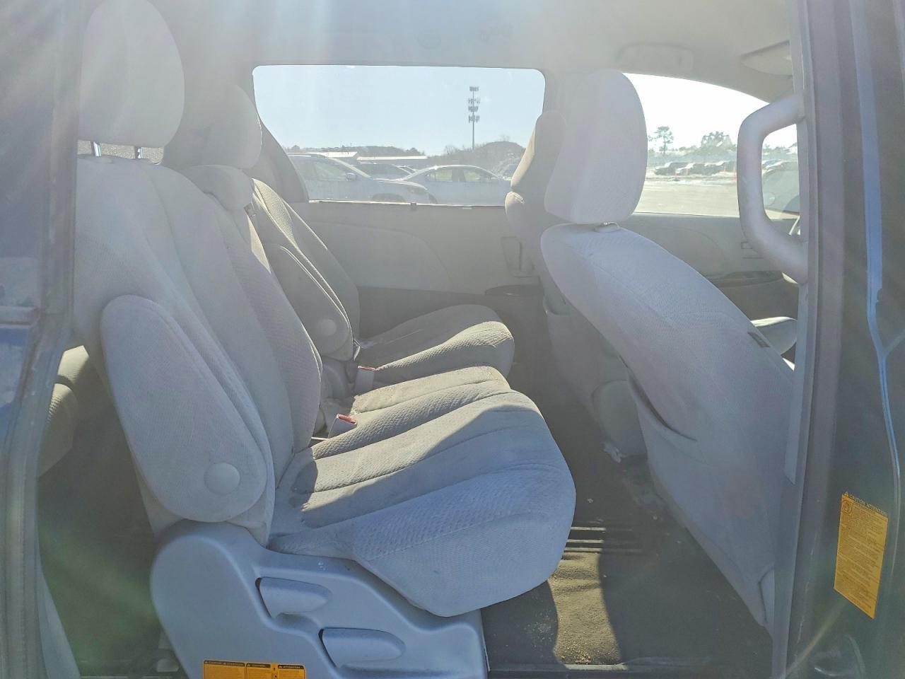 2011 Toyota Sienna le