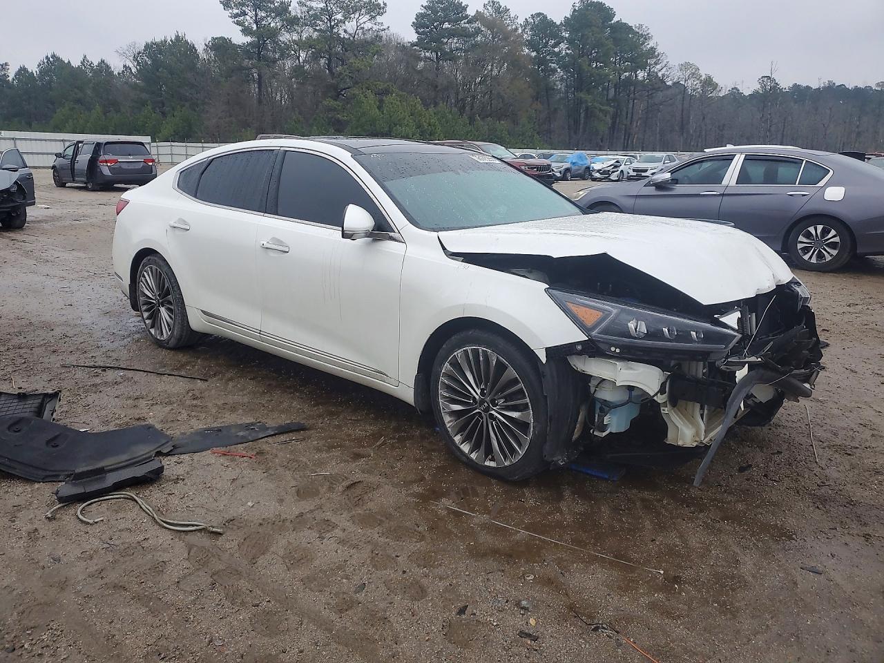 2019 KIA Cadenza Technology