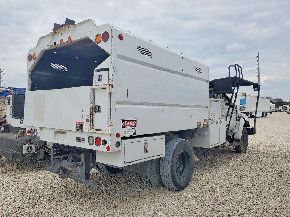 2015 Ford F750 Super Duty Chipper Truck