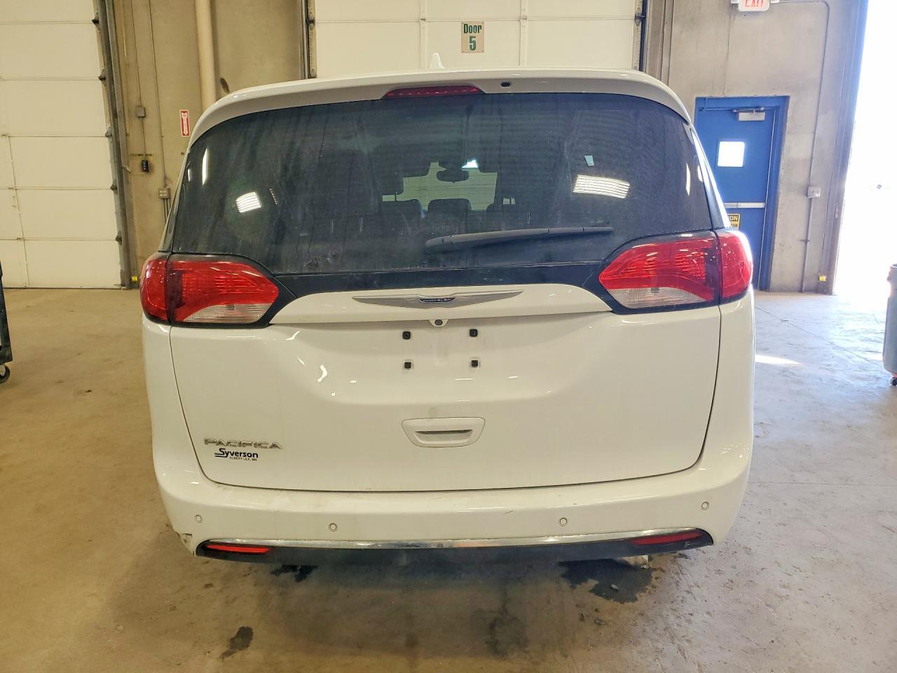 2017 Chrysler Pacifica Touring l