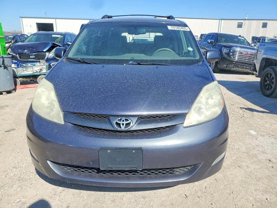 2006 Toyota Sienna xle 7 Passenger