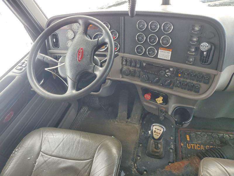 2016 Peterbilt 389 Semi Truck