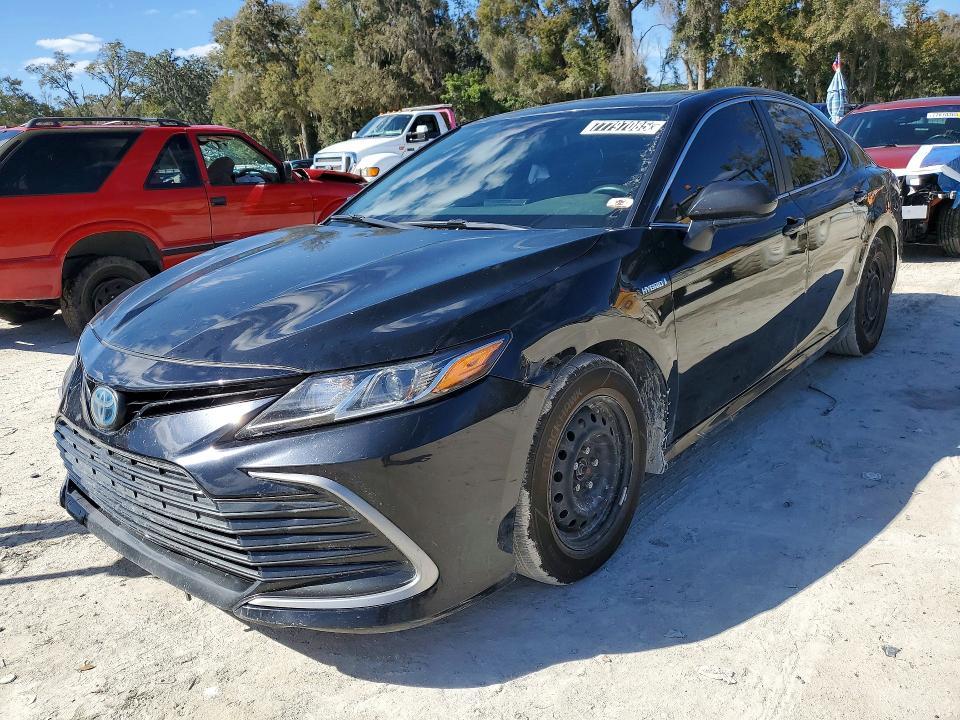 2021 Toyota Camry Hybrid le
