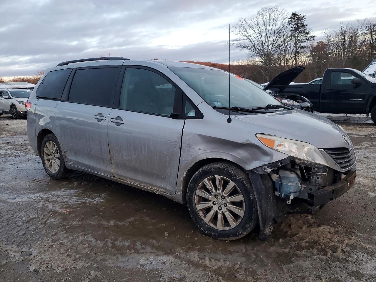 2013 Toyota Sienna le