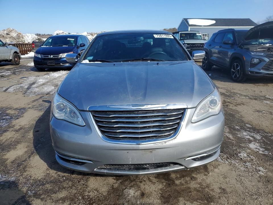 2013 Chrysler 200 Limited