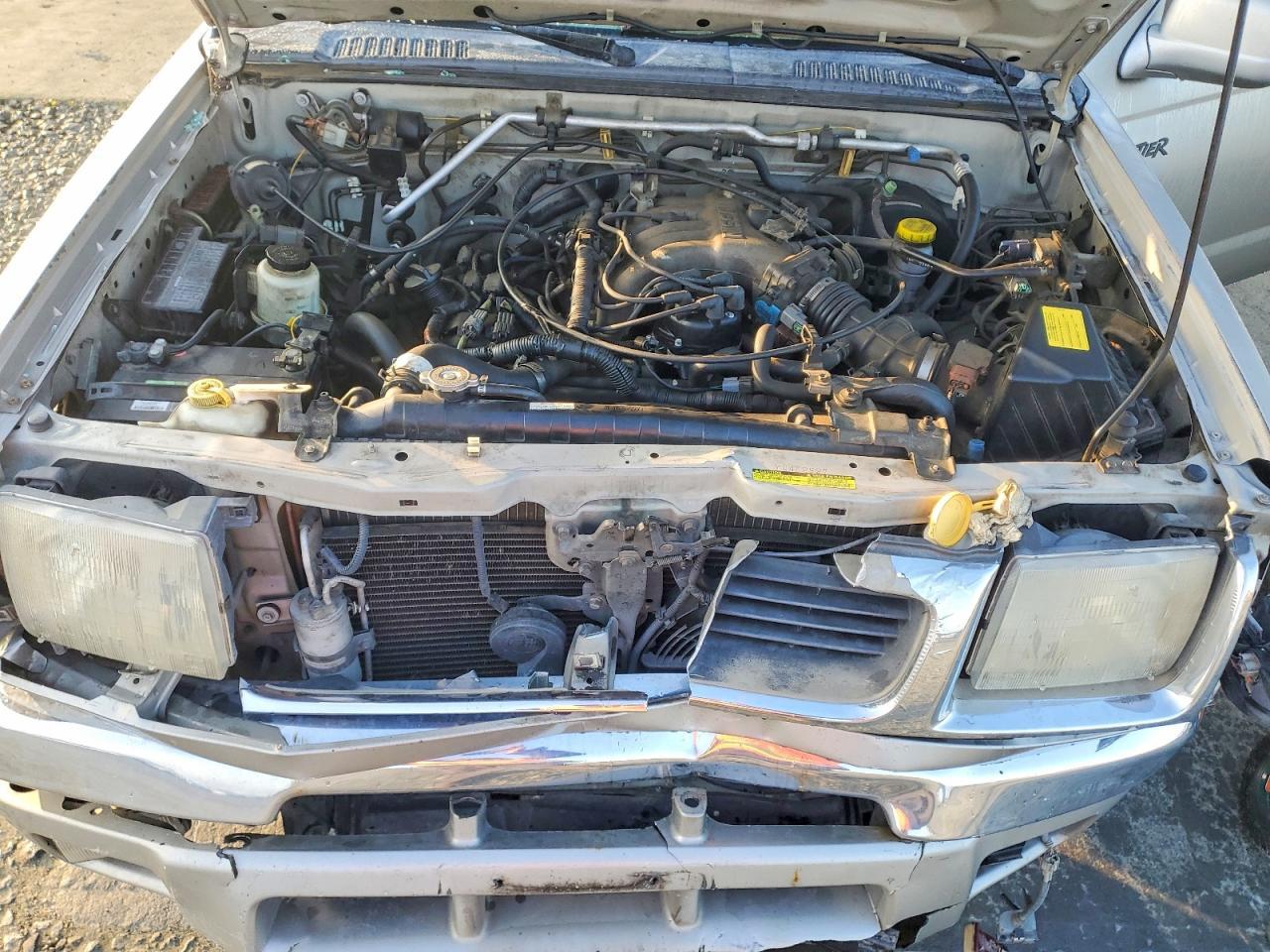 2000 Nissan Frontier Crew Cab XE