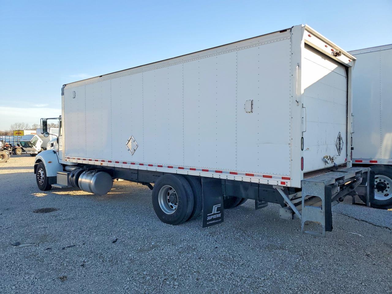 2016 Peterbilt 337 BOX Truck