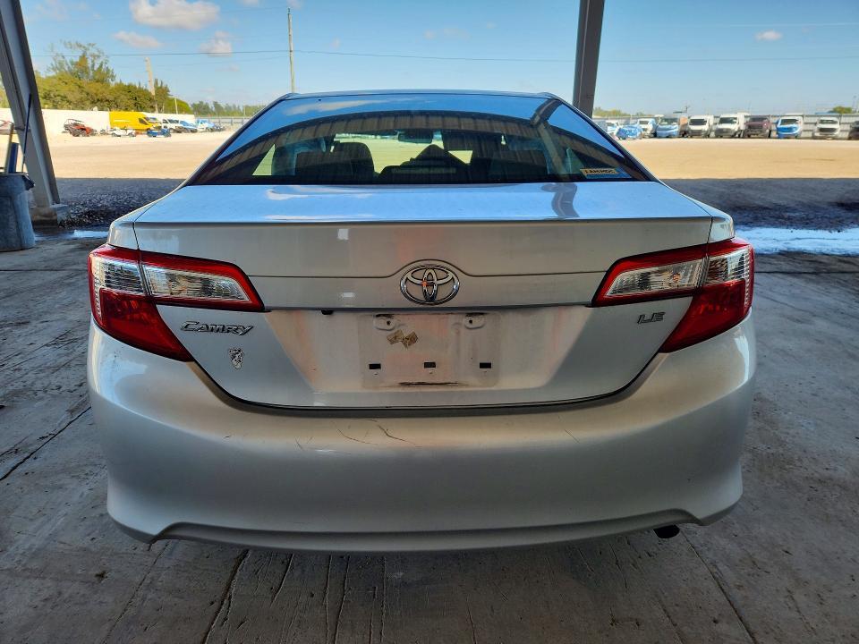 2014 Toyota Camry le