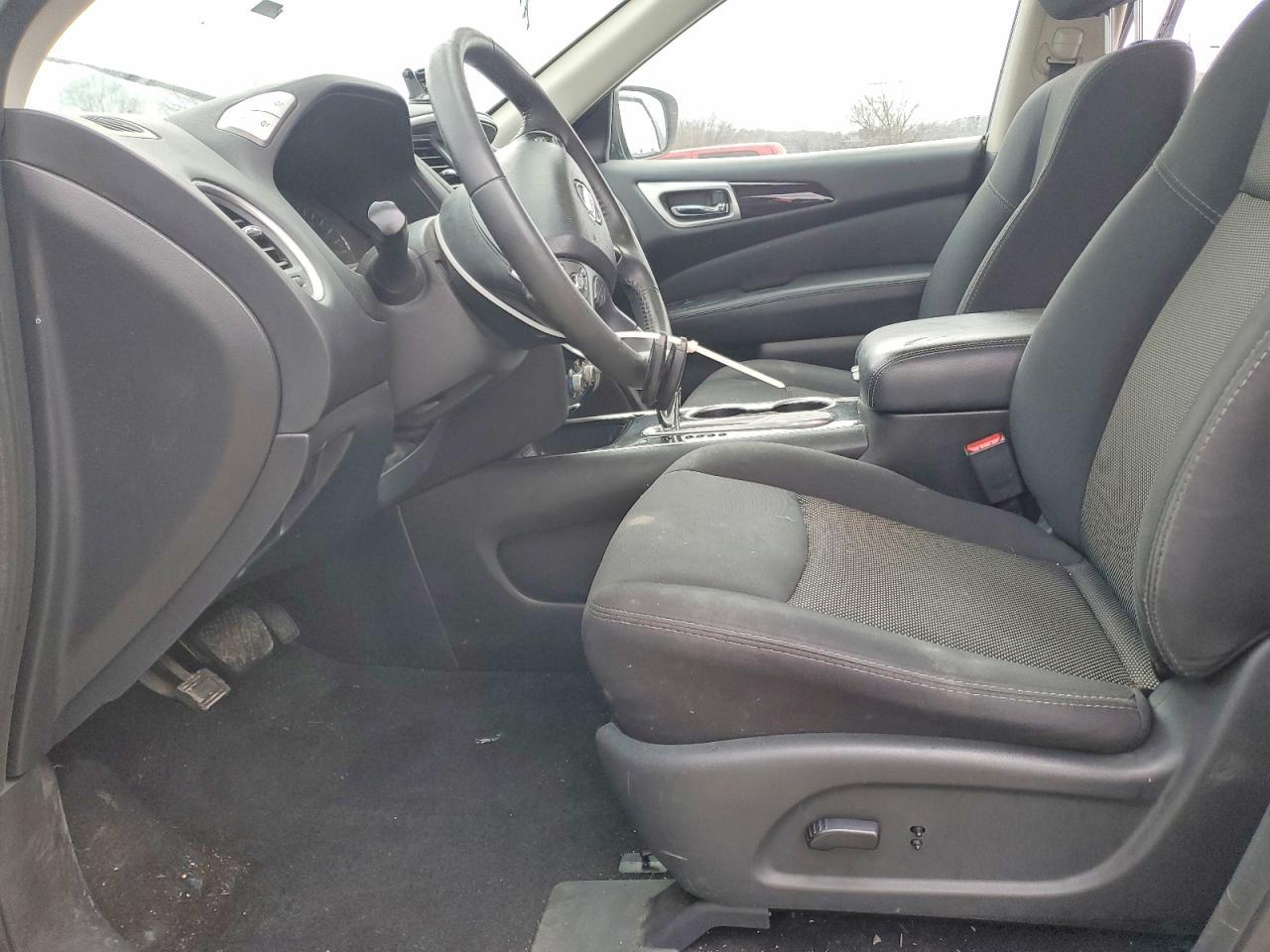 2018 Nissan Pathfinder s