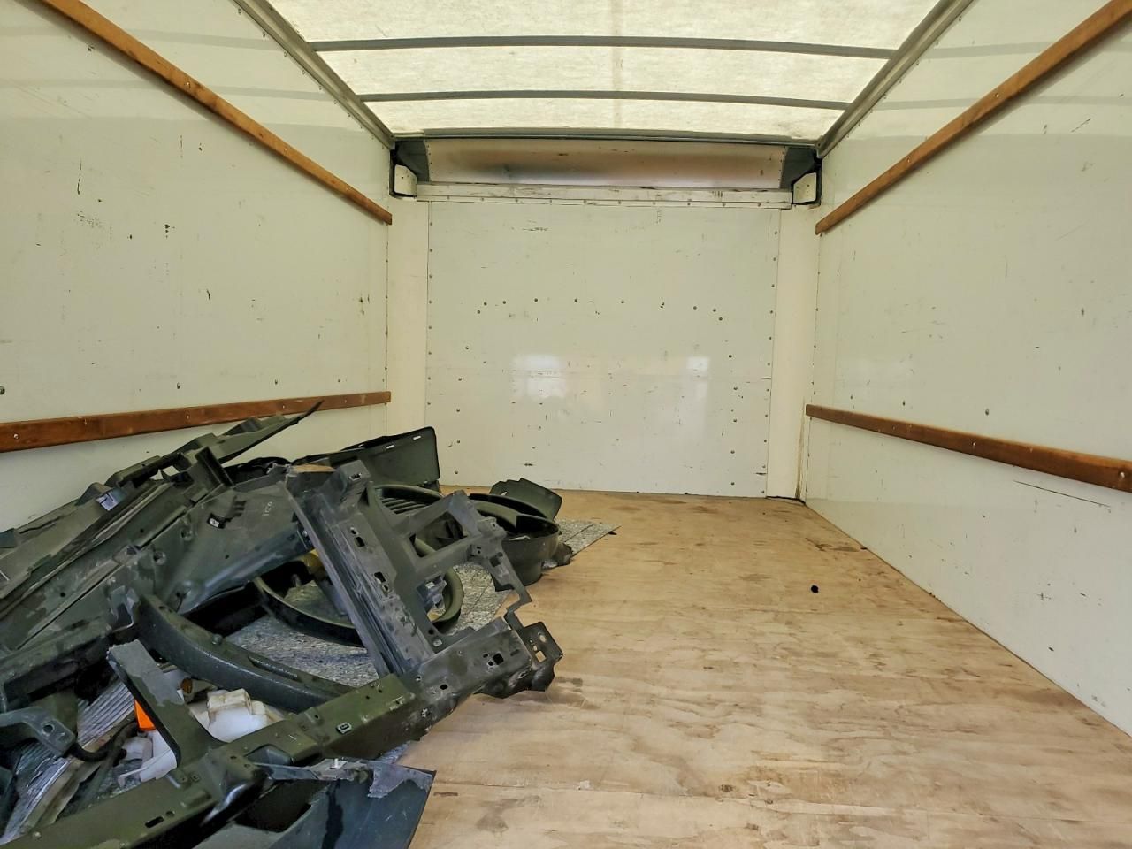 2023 GMC Savana CUT-BOX Truck