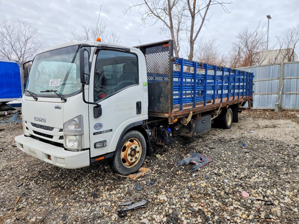 2017 Isuzu NRR Flatbed Truck