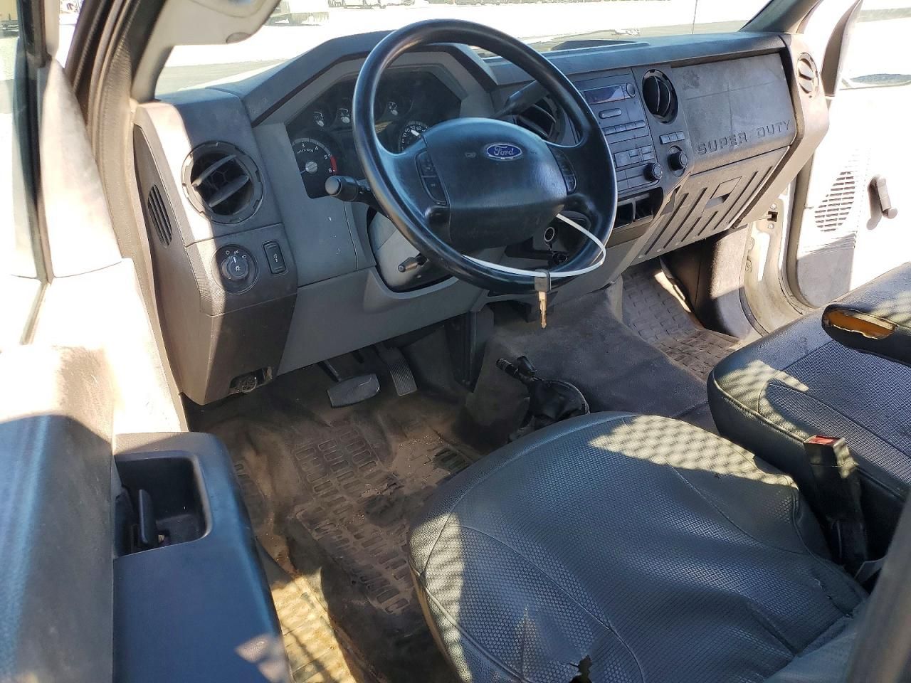 2013 Ford F650 Super Duty Flatbed Truck