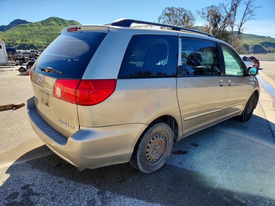 2010 Toyota Sienna le 7-passenger