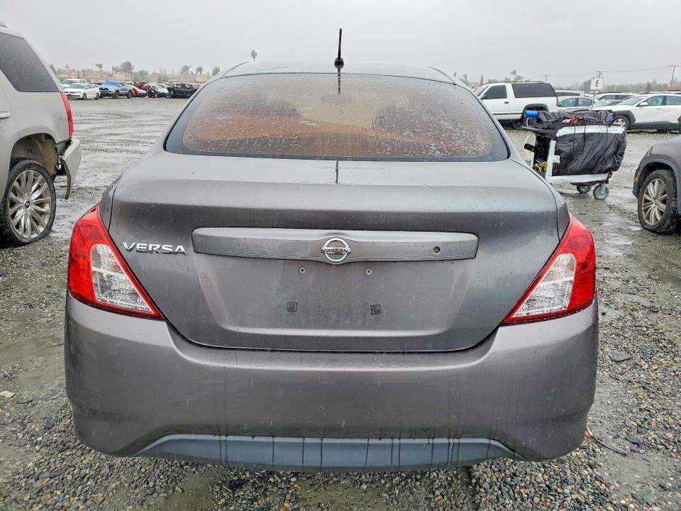 2016 Nissan Versa 1.6 s