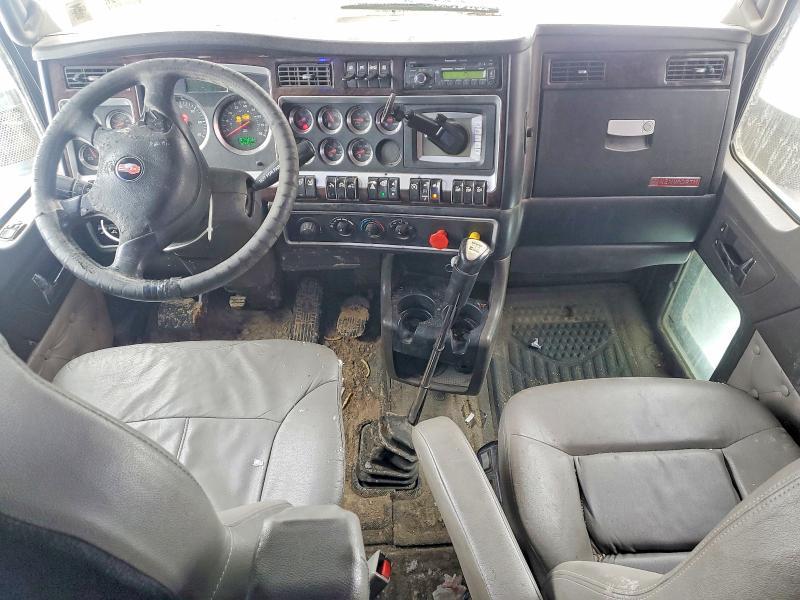 2010 Kenworth Construction W900