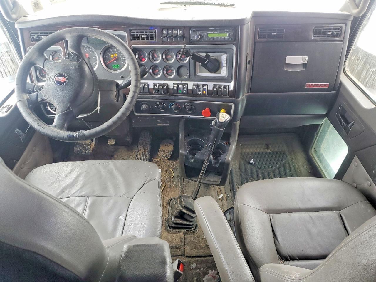 2010 Kenworth Construction W900