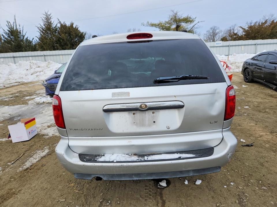 2005 Chrysler Town & Country lx