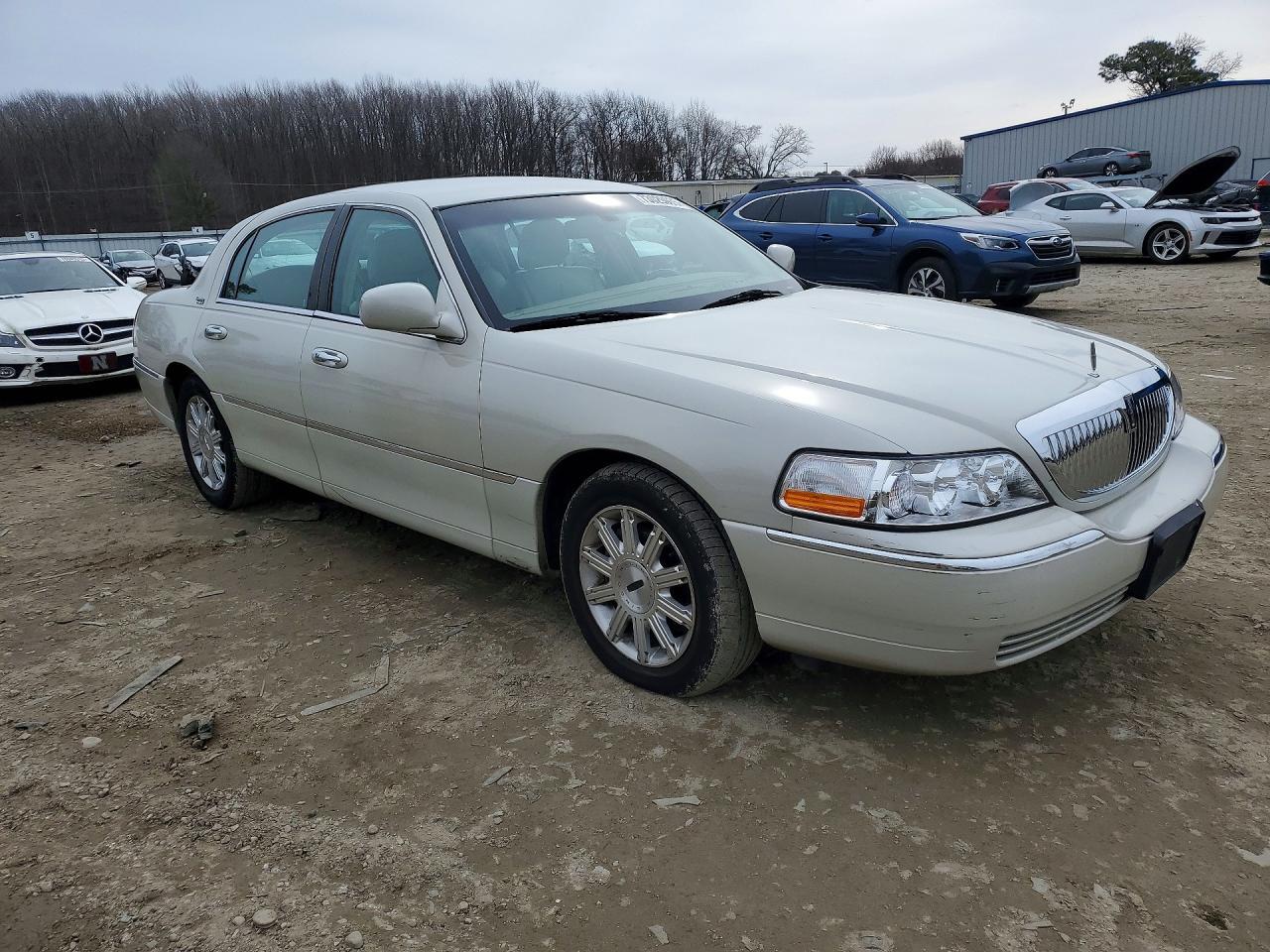 2006 Lincoln Town car Signature Limited