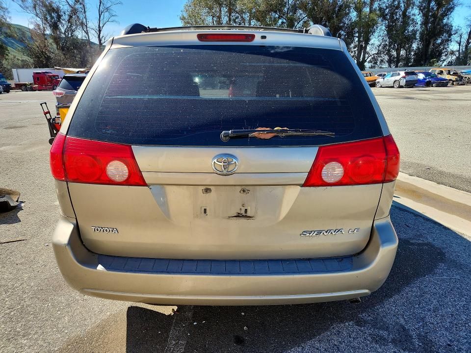 2010 Toyota Sienna le 7-passenger