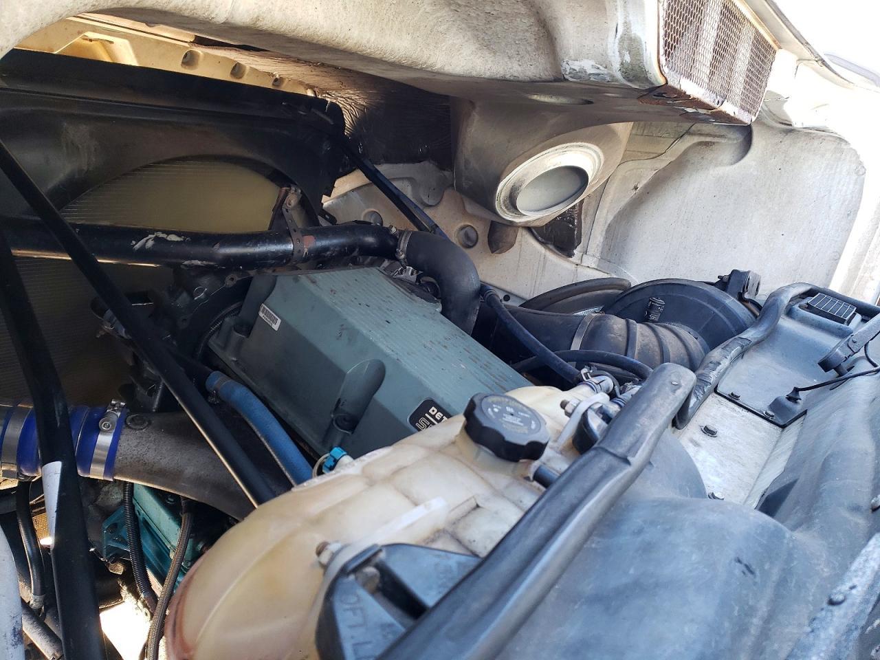 2016 Freightliner Coronado Semi Truck