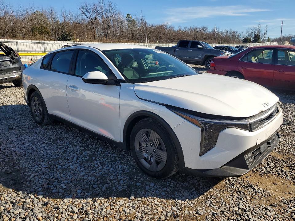 2025 KIA K4 lx