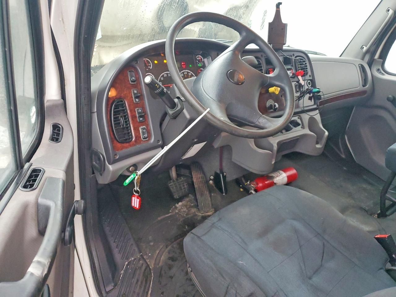 2015 Freightliner M2 106 MED-Semi Truck