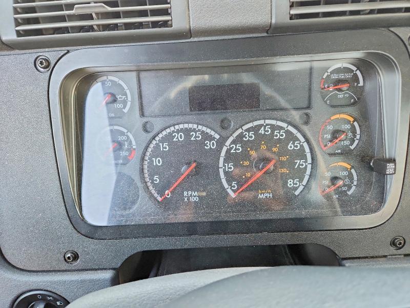 2017 Freightliner Cascadia 113 Semi Truck