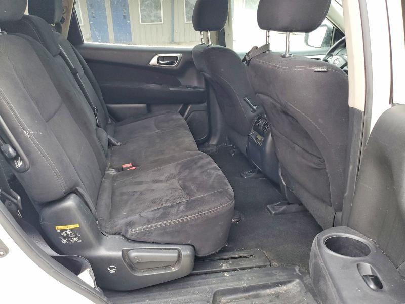 2016 Nissan Pathfinder s