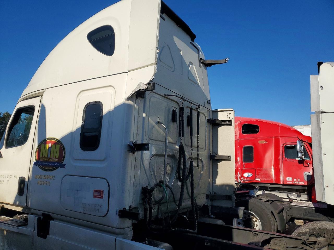 2020 Freightliner Cascadia 126 Semi Truck