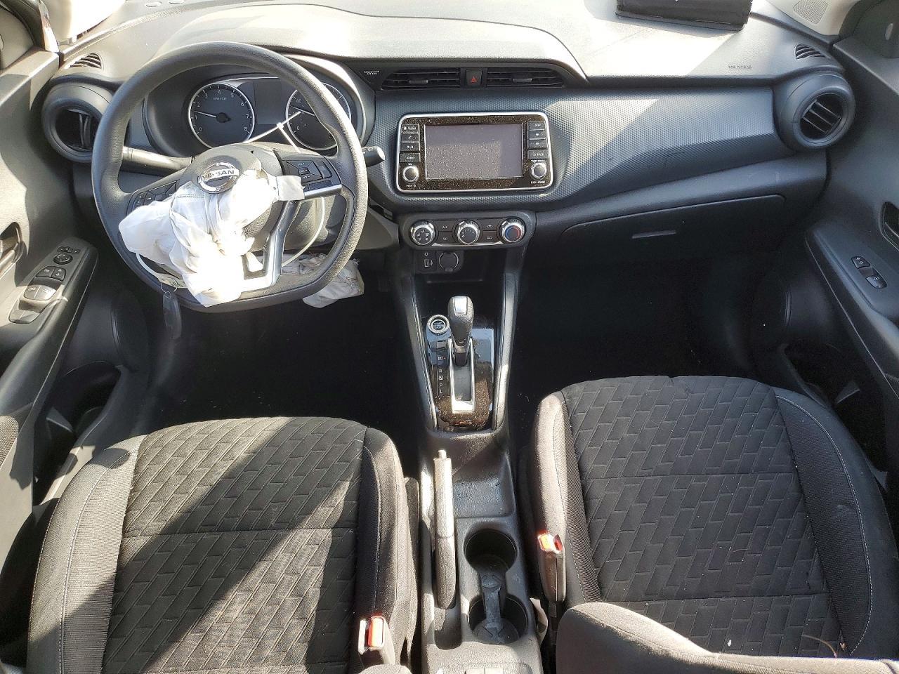 2021 Nissan Kicks s