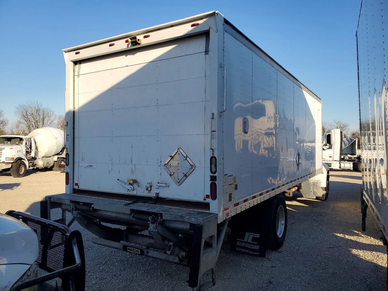 2016 Peterbilt 337 BOX Truck