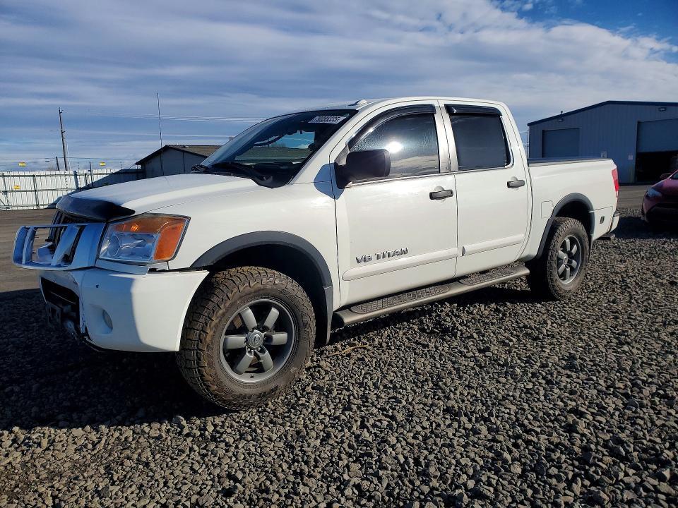 2013 Nissan Titan SV