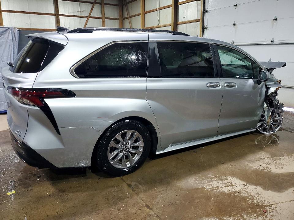 2024 Toyota Sienna xle 8-passenger