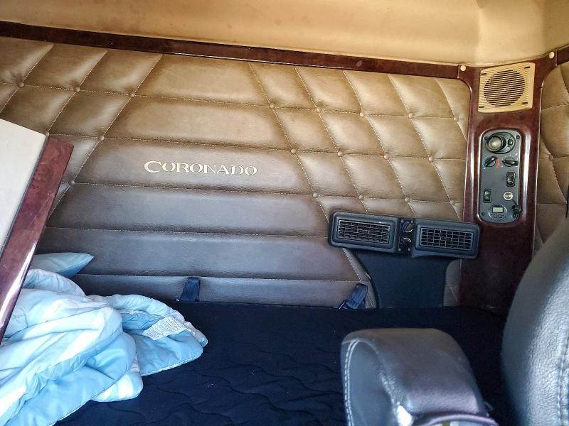 2014 Freightliner CORONDO132 Semi Truck